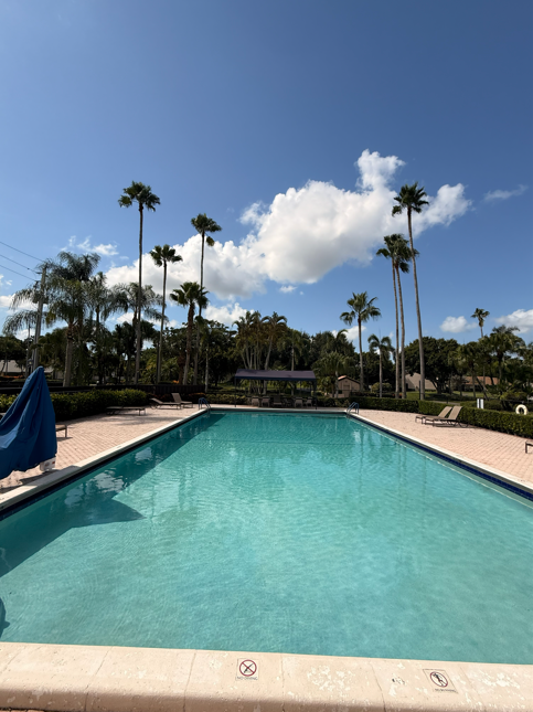 Commercial Pool · Full Service Contract